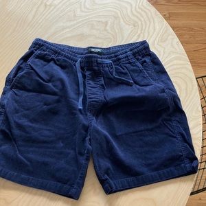 Todd Snyder Men’s 7” Cord Weekender Short in Navy.
